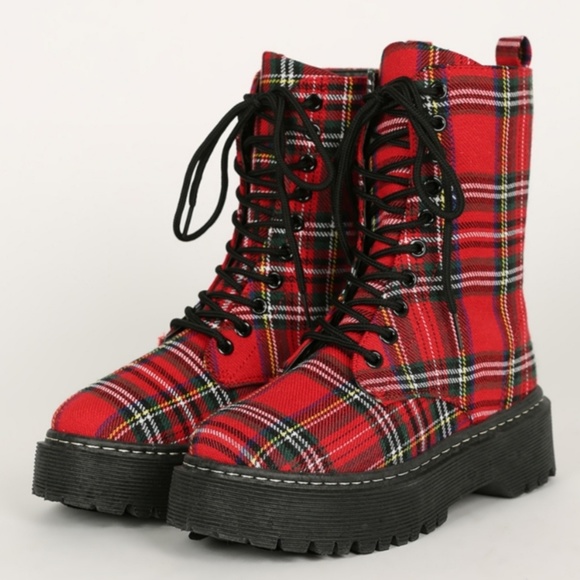 𝙇𝙖𝙨𝙩 7 🖤Plaid Combat Flatform Boot - Picture 8 of 8